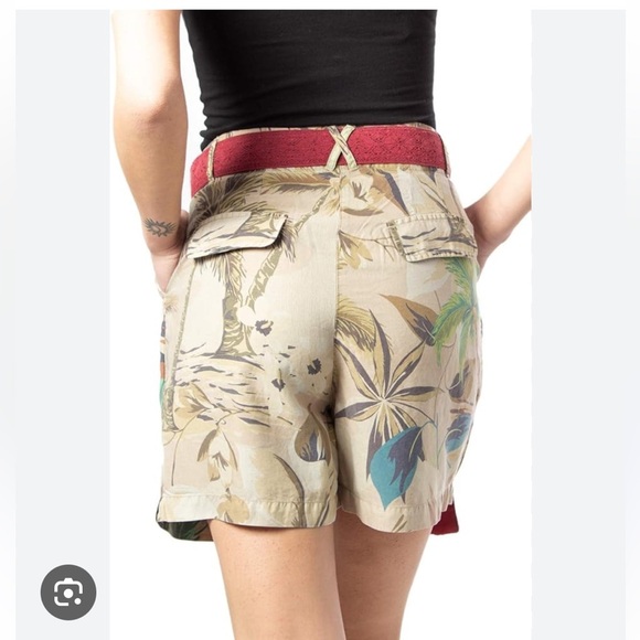 Desigual Pearl Harbour Shorts Femmes Bermuda Paper Bag  Shorts NWT Medium - Picture 2 of 9